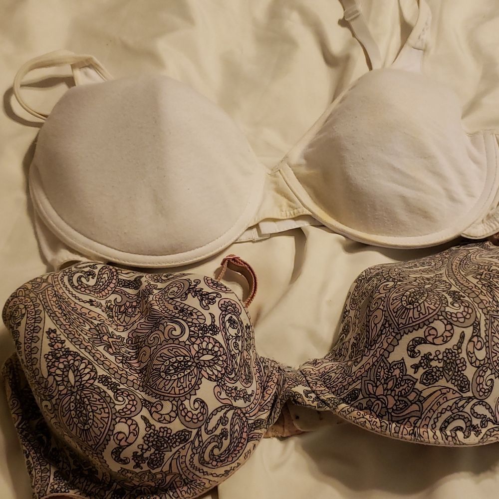 2 used bras Victoria's secret &fruit of the loom